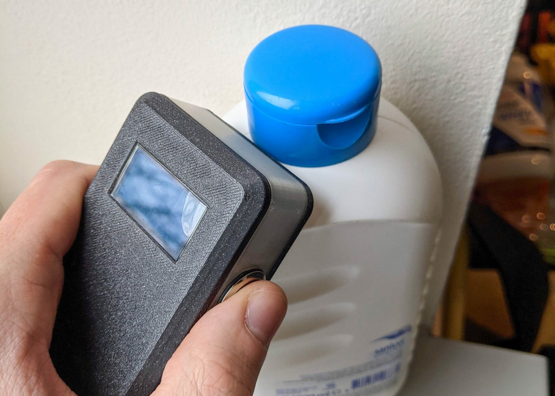 Simple handheld device that can identify the five most common plastics