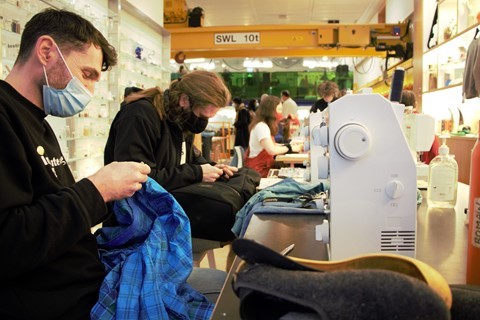 Hope, confidence and friendship at a repair café. Image by Sara Brouwer