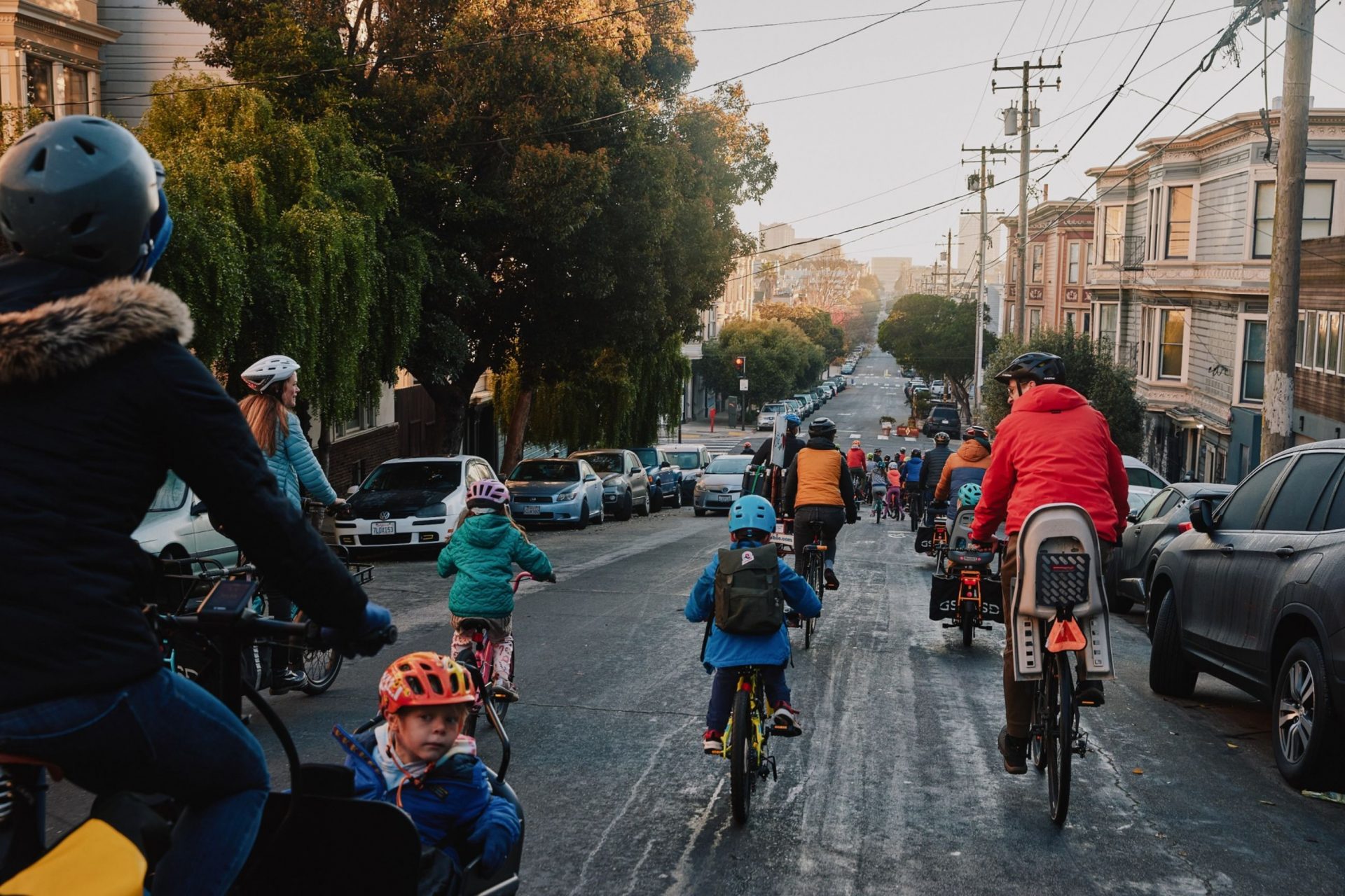 A pack of students and parents commute to school on bicycles in San Francisco on Jan. 14 as part of a “bike bus.”Photographer: Bryan Banducci/Bloomberg