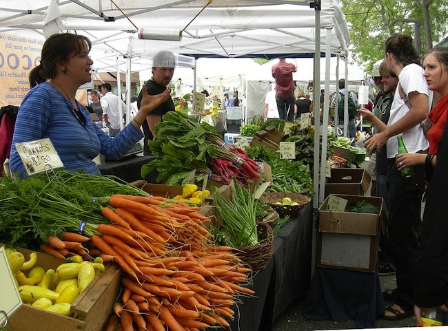 Header photo of Ballard Sunday Farmers' Market in Seattle, Washington, by Joe Mabel via Wikimedia Commons.